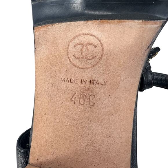 Chanel Lambskin Chain Interlocking CC Logo Thong Sandals in Black - Picture 15 of 16